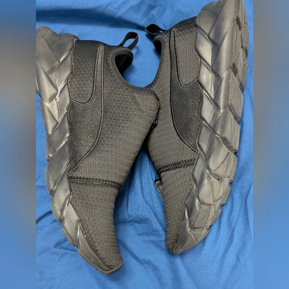 Puma Black Slip-On Sneakers Size 10 Zip Closure Like New - Picture 12 of 16